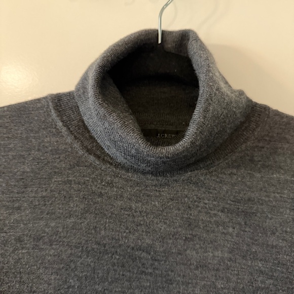 J. Crew 100% Merino Wool Charcoal Turtleneck Sweater Women’s Size Large - Picture 2 of 8